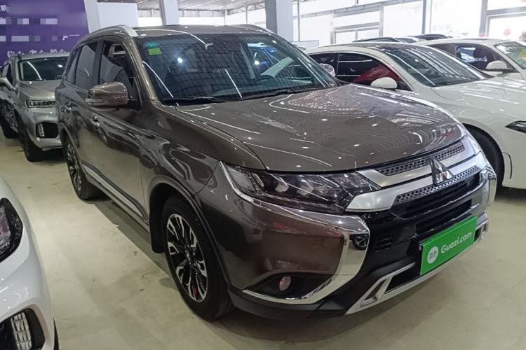 Used Mitsubishi Outlander 2019 2.4L 4x4 Zhi Xiang Edition 5 Seats China V Emission Standard Front Right 45 Deg