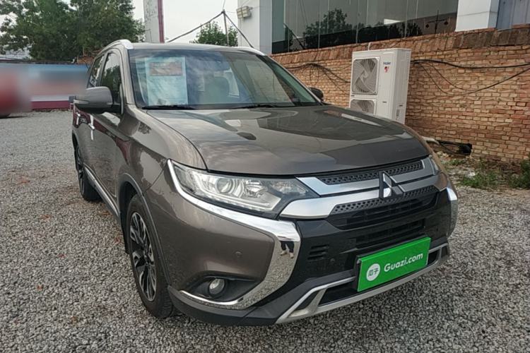 Used Mitsubishi Outlander 2019 2.0L Two-Wheel Drive Comfort Edition 7-Seater China VI Standard Front Right 45 Deg