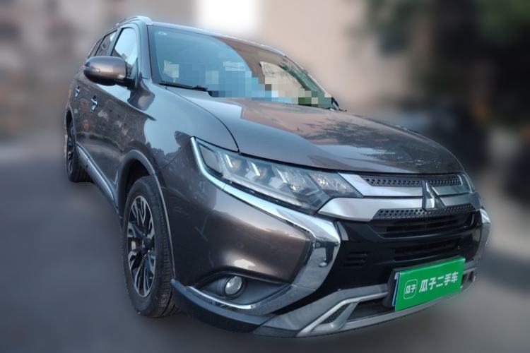 Used Mitsubishi Outlander 2019 2.4L 4x4 Zhi Xiang Edition 5 Seats China V Emission Standard Front Right 45 Deg