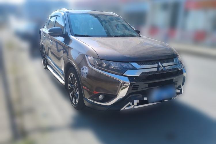 Used Mitsubishi Outlander 2019 2.4L 4x4 Zhi Xiang Edition 7 Seats China V Emission Standard Front Right 45 Deg