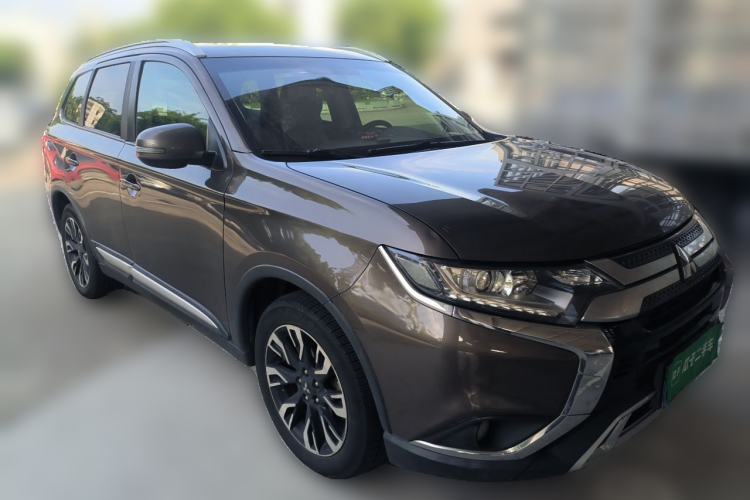 Used Mitsubishi Outlander 2019 2.0L Two-Wheel Drive Comfort Edition 5 Seats China V Standard Front Right 45 Deg