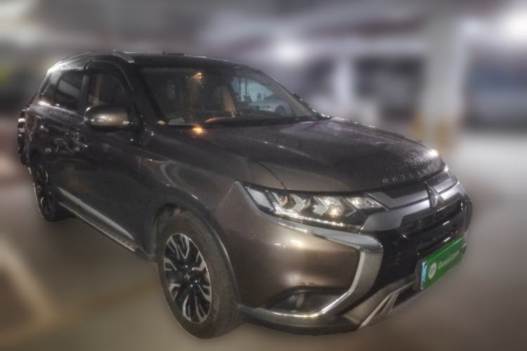 Used Mitsubishi Outlander 2019 2.4L 4x4 Zhi Xiang Edition 7 Seats China VI Standard Front Right 45 Deg