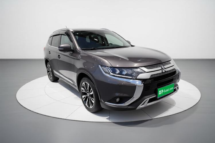 Used Mitsubishi Outlander 2019 2.4L Four-Wheel Drive Flagship Version 7 Seats China V Emission Standard Front Right 45 Deg