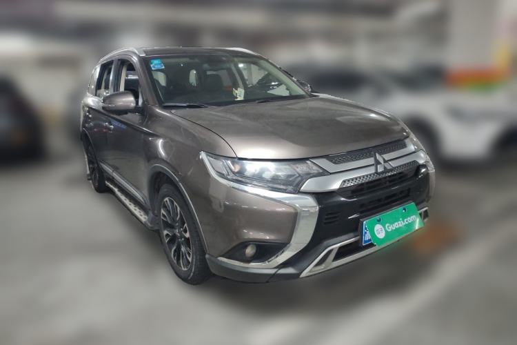 Used Mitsubishi Outlander 2019 2.4L 4x4 Zhi Xiang Edition 7 Seats China V Emission Standard Front Right 45 Deg