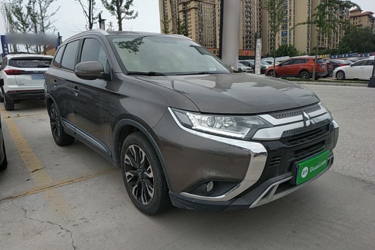 Used Mitsubishi Outlander 2019 2.0L Two-Wheel Drive Comfort Edition 5 Seats China V Standard Front Right 45 Deg