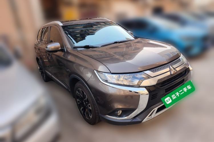 Used Mitsubishi Outlander 2019 2.0L Two-Wheel Drive Comfort Edition 5 Seats China VI Standard Front Right 45 Deg