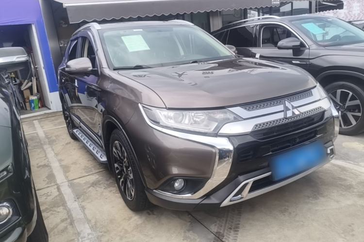 Used Mitsubishi Outlander 2019 2.0L Two-Wheel Drive Comfort Edition 7-Seater China VI Standard Front Right 45 Deg