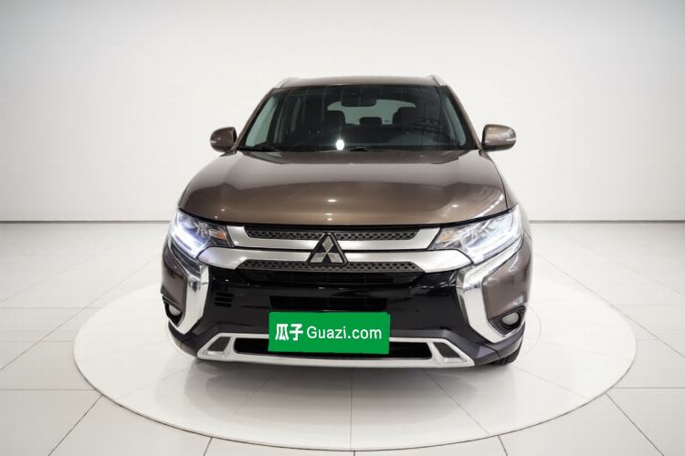 Used Mitsubishi Outlander 2019 2.0L Two-Wheel Drive Comfort Edition 7 Seats China V Emission Standard Front