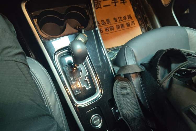 Used Mitsubishi Outlander 2019 2.4L 4x4 Zhi Xiang Edition 7 Seats China V Emission Standard Gear Lever