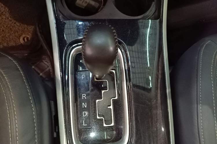 Used Mitsubishi Outlander 2019 2.4L 4x4 Zhi Xiang Edition 5 Seats China V Emission Standard Gear Lever