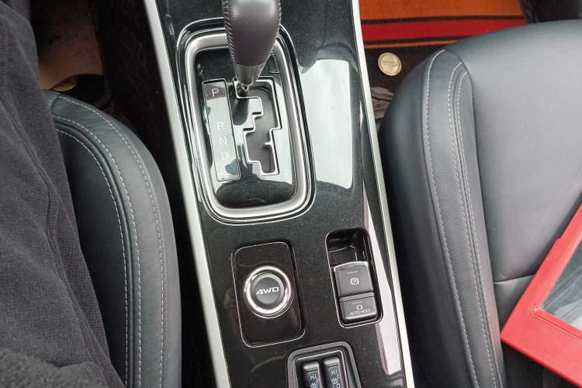 Used Mitsubishi Outlander 2019 2.4L 4x4 Zhi Xiang Edition 7 Seats China V Emission Standard Gear Lever
