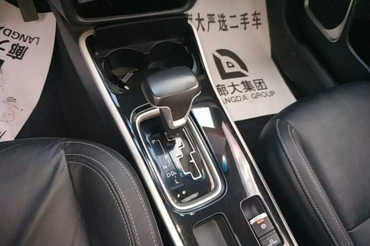 Used Mitsubishi Outlander 2019 2.0L Two-Wheel Drive Comfort Edition 7-Seater China VI Standard Gear Lever