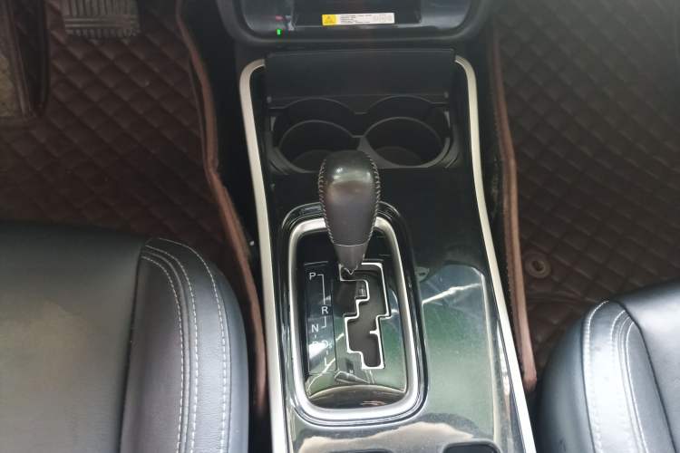 Used Mitsubishi Outlander 2019 2.0L Two-Wheel Drive Comfort Edition 7-Seater China VI Standard Gear Lever