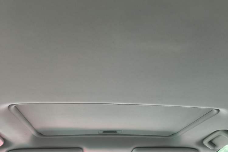 Used Mitsubishi Outlander 2019 2.0L Two-Wheel Drive Comfort Edition 5 Seats China VI Standard Headliner