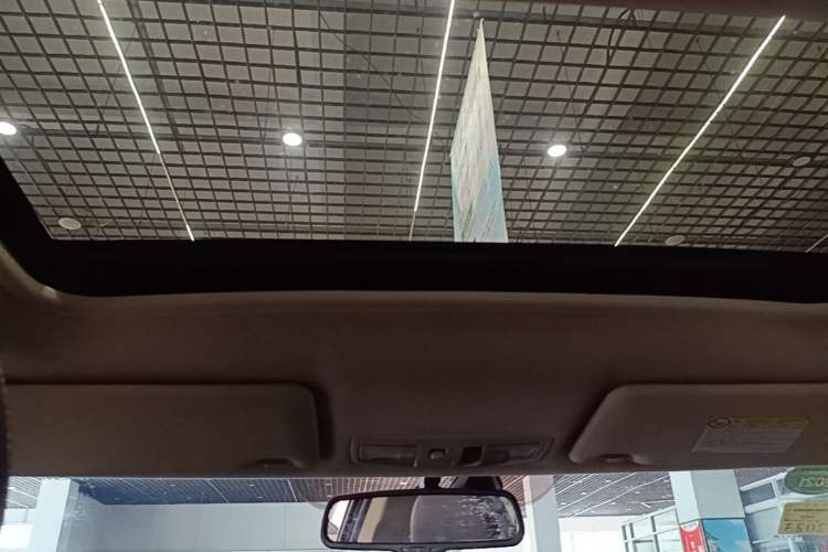Used Mitsubishi Outlander 2019 2.4L 4x4 Zhi Xiang Edition 5 Seats China V Emission Standard Headliner