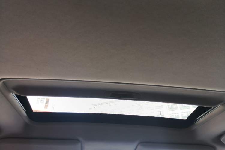 Used Mitsubishi Outlander 2019 2.0L Two-Wheel Drive Comfort Edition 7-Seater China VI Standard Headliner