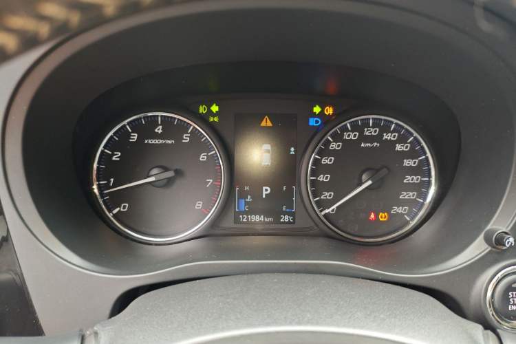 Used Mitsubishi Outlander 2019 2.0L Two-Wheel Drive Comfort Edition 5 Seats China VI Standard Instrument Cluster