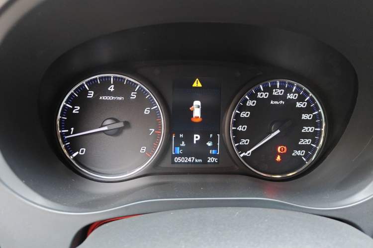Used Mitsubishi Outlander 2019 2.0L Two-Wheel Drive Comfort Edition 7 Seats China V Emission Standard Instrument Cluster