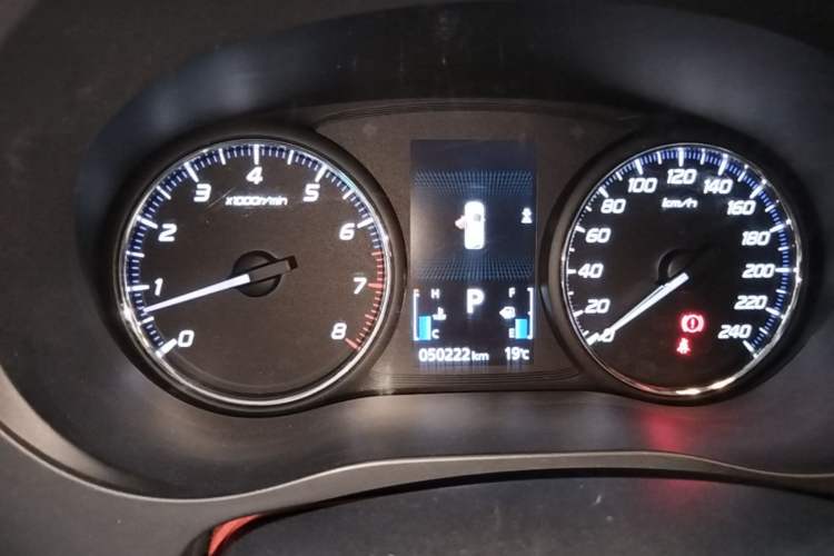 Used Mitsubishi Outlander 2019 2.0L Two-Wheel Drive Comfort Edition 7 Seats China V Emission Standard Instrument Cluster