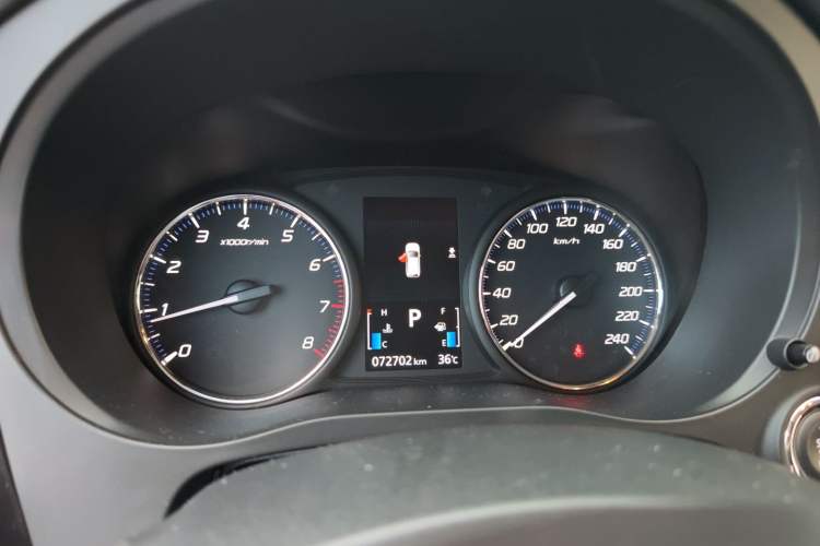 Used Mitsubishi Outlander 2019 2.0L Two-Wheel Drive Comfort Edition 5 Seats China VI Standard Instrument Cluster