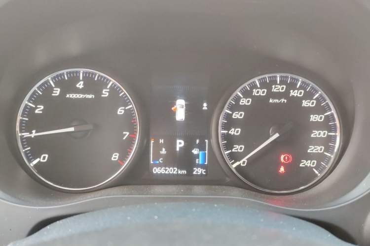 Used Mitsubishi Outlander 2019 2.0L Two-Wheel Drive Comfort Edition 5 Seats China VI Standard Instrument Cluster
