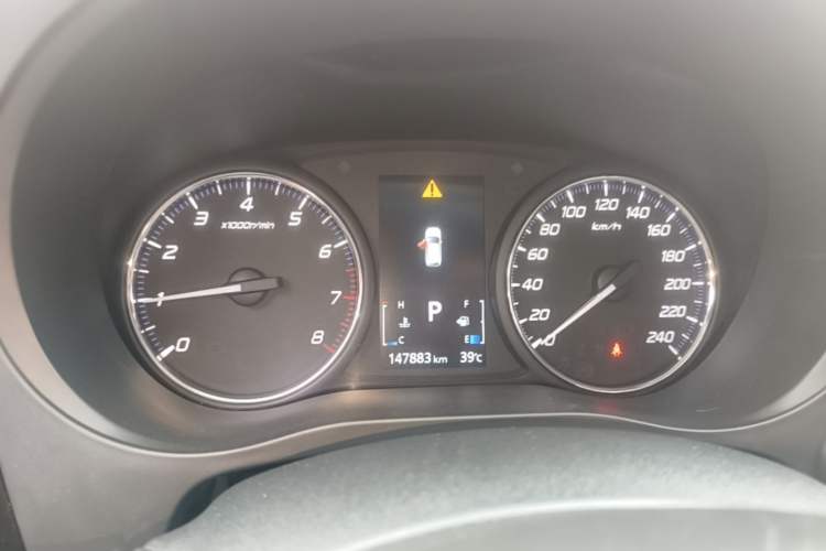 Used Mitsubishi Outlander 2019 2.0L Two-Wheel Drive Comfort Edition 7-Seater China VI Standard Instrument Cluster