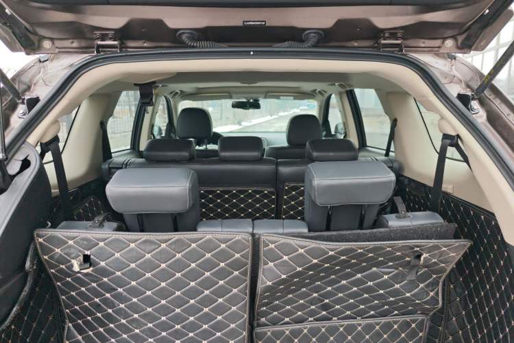 Used Mitsubishi Outlander 2019 2.4L 4x4 Zhi Xiang Edition 7 Seats China V Emission Standard Interior 2