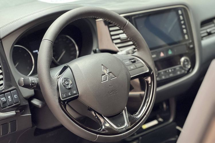 Used Mitsubishi Outlander 2019 2.0L Two-Wheel Drive Comfort Edition 5 Seats China VI Standard Interior 2