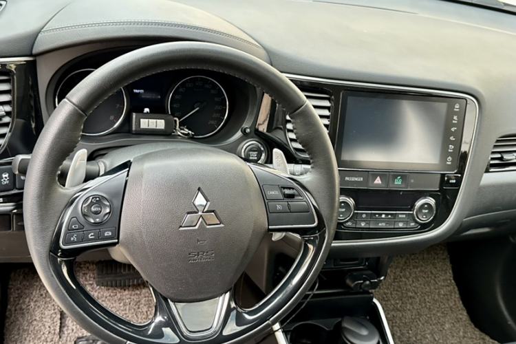 Used Mitsubishi Outlander 2019 2.4L 4x4 Zhi Xiang Edition 7 Seats China VI Standard Interior 2