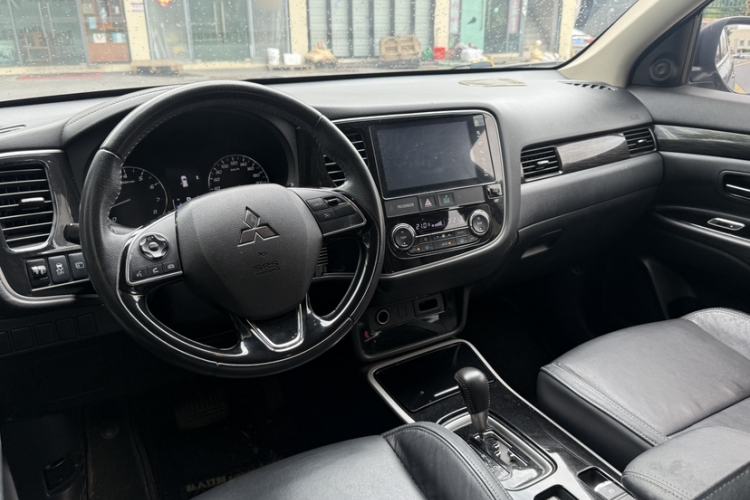 Used Mitsubishi Outlander 2019 2.0L Two-Wheel Drive Comfort Edition 5 Seats China V Standard Interior 5