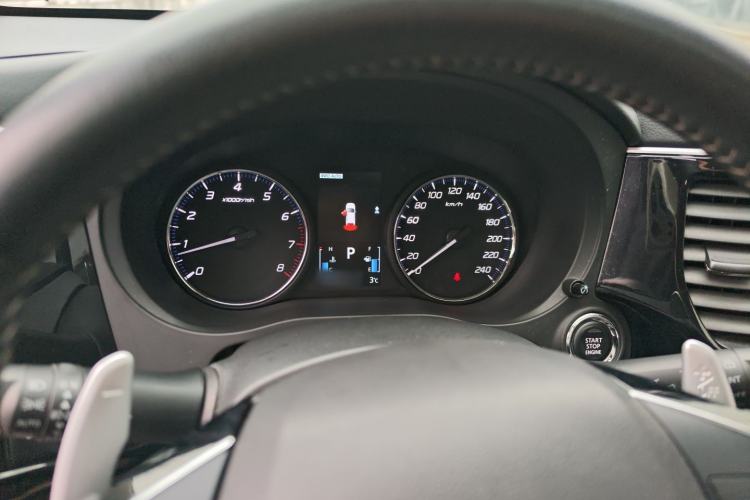 Used Mitsubishi Outlander 2019 2.4L 4x4 Zhi Xiang Edition 7 Seats China V Emission Standard Interior 7
