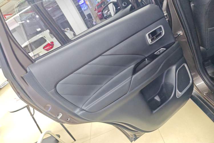 Used Mitsubishi Outlander 2019 2.4L 4x4 Zhi Xiang Edition 5 Seats China VI Standard Interior 8