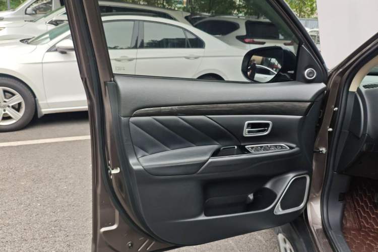 Used Mitsubishi Outlander 2019 2.0L Two-Wheel Drive Comfort Edition 5 Seats China VI Standard Left Front Door Interior
