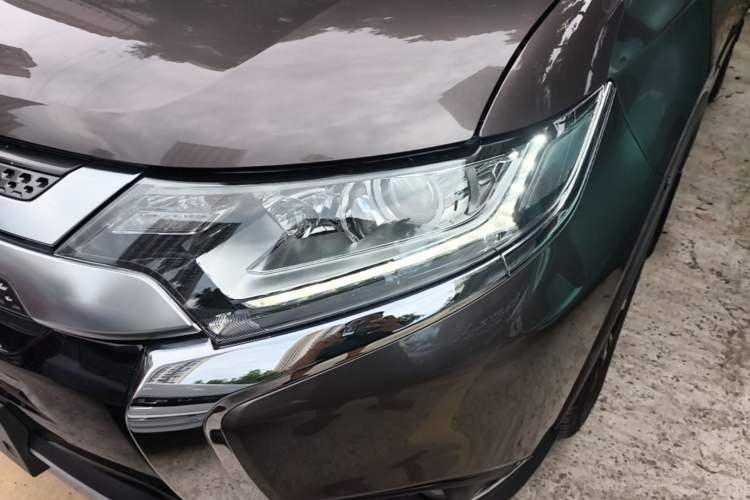 Used Mitsubishi Outlander 2019 2.0L Two-Wheel Drive Comfort Edition 5 Seats China VI Standard Left Front Headlight