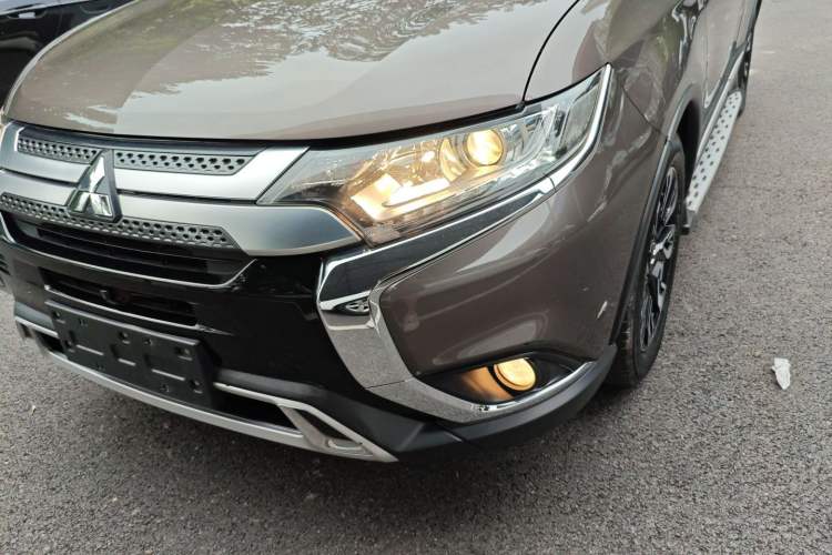 Used Mitsubishi Outlander 2019 2.0L Two-Wheel Drive Comfort Edition 5 Seats China VI Standard Left Front Headlight