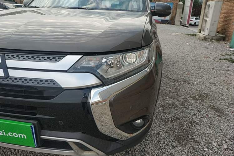 Used Mitsubishi Outlander 2019 2.0L Two-Wheel Drive Comfort Edition 7-Seater China VI Standard Left Front Headlight