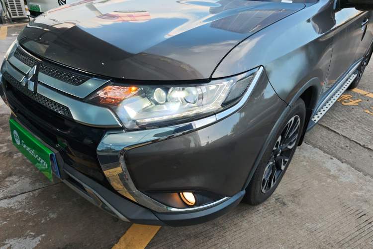 Used Mitsubishi Outlander 2019 2.0L Two-Wheel Drive Comfort Edition 5 Seats China VI Standard Left Front Headlight