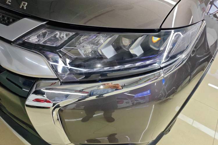 Used Mitsubishi Outlander 2019 2.4L 4x4 Zhi Xiang Edition 5 Seats China VI Standard Left Front Headlight