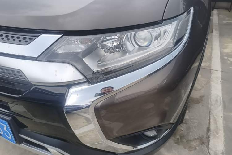 Used Mitsubishi Outlander 2019 2.0L Two-Wheel Drive Comfort Edition 7-Seater China VI Standard Left Front Headlight