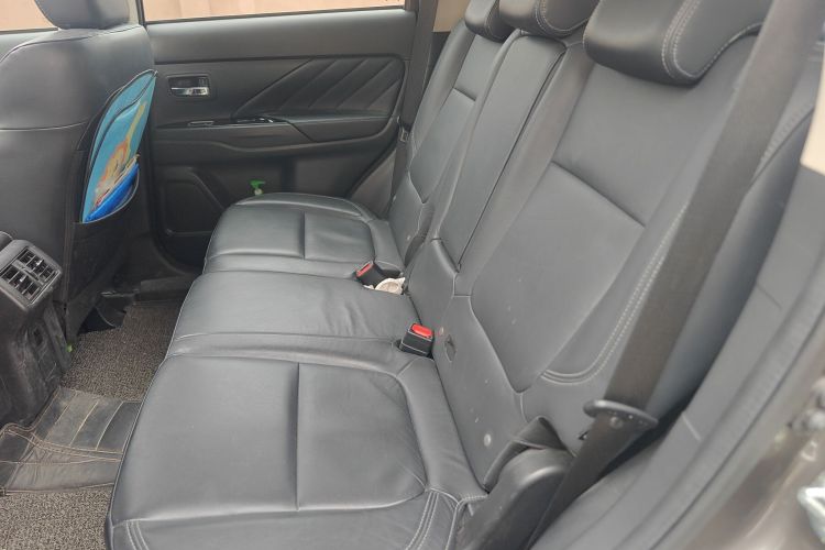 Used Mitsubishi Outlander 2019 2.4L 4x4 Zhi Xiang Edition 7 Seats China V Emission Standard Left Front Seat