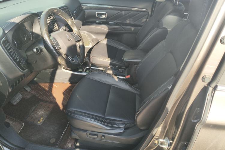 Used Mitsubishi Outlander 2019 2.0L Two-Wheel Drive Comfort Edition 5 Seats China V Standard Left Front Seat