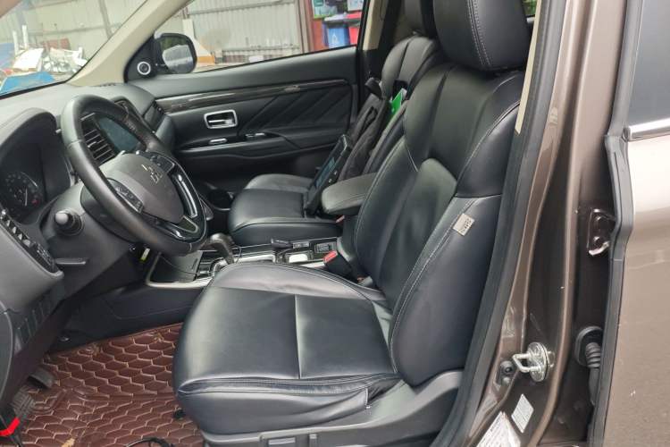 Used Mitsubishi Outlander 2019 2.0L Two-Wheel Drive Comfort Edition 5 Seats China VI Standard Left Front Seat
