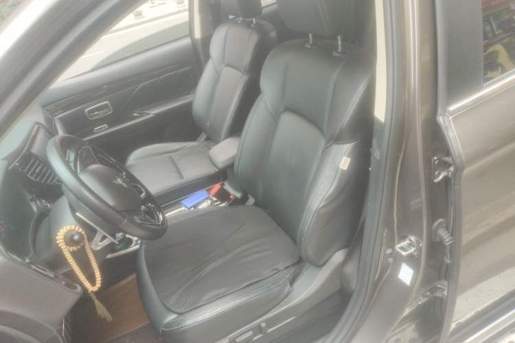 Used Mitsubishi Outlander 2019 2.4L Two-Wheel Drive ZhiXing Version 5 Seats China V Emission Standard Left Front Seat