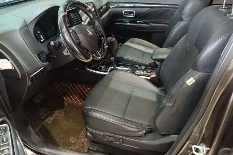 Used Mitsubishi Outlander 2019 2.4L 4x4 Zhi Xiang Edition 5 Seats China V Emission Standard Left Front Seat