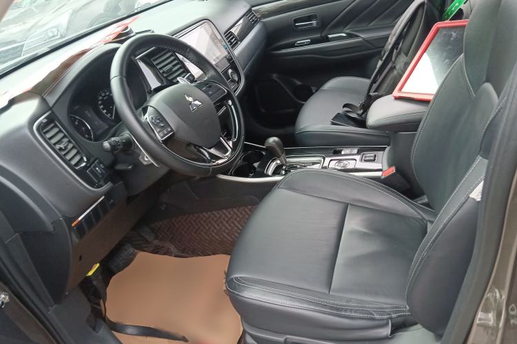 Used Mitsubishi Outlander 2019 2.4L 4x4 Zhi Xiang Edition 7 Seats China V Emission Standard Left Front Seat
