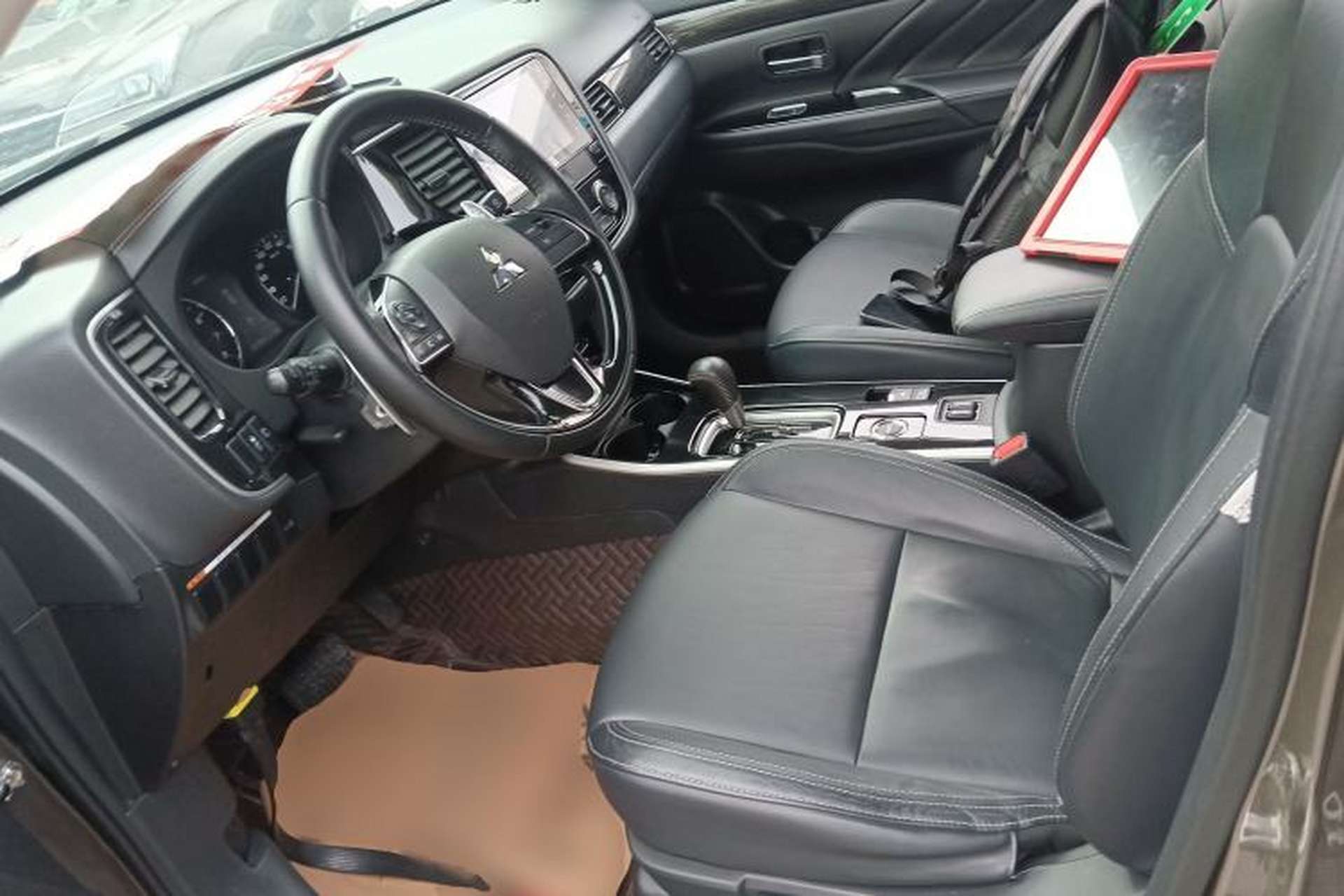 Used Mitsubishi Outlander 2019 2.4L 4x4 Zhi Xiang Edition 7 Seats China V Emission Standard Left Front Seat