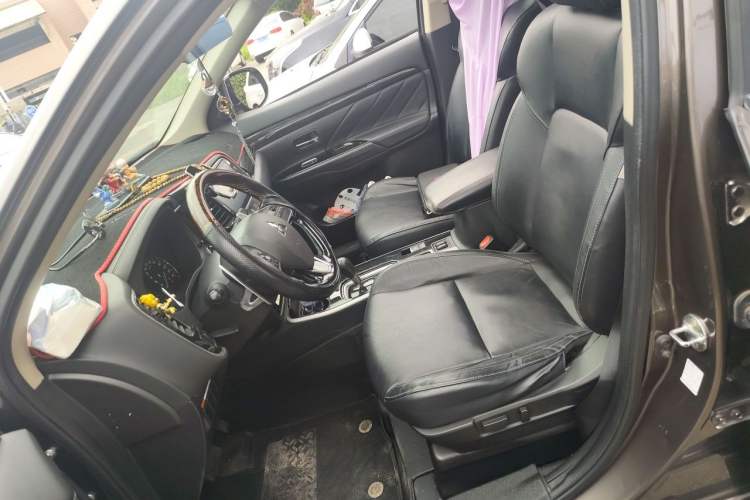 Used Mitsubishi Outlander 2019 2.4L 4x4 Zhi Xiang Edition 5 Seats China VI Standard Left Front Seat