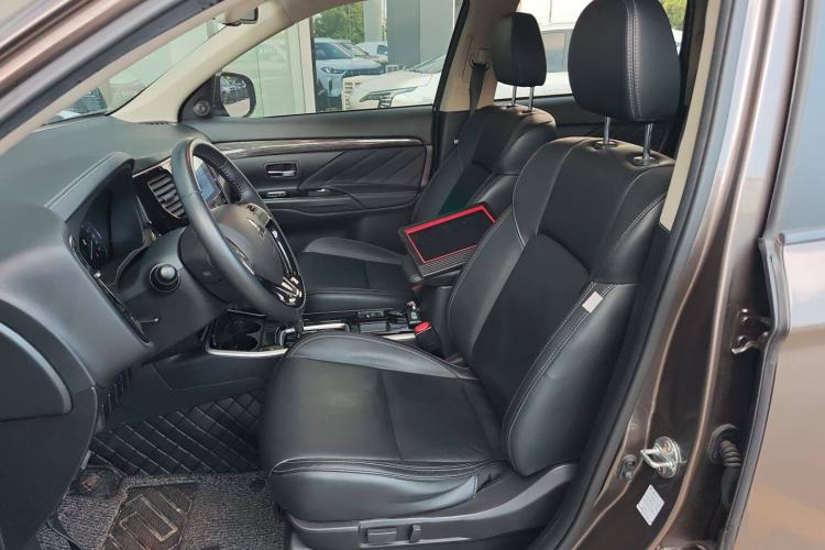 Used Mitsubishi Outlander 2019 2.0L Two-Wheel Drive Comfort Edition 5 Seats China VI Standard Left Front Seat