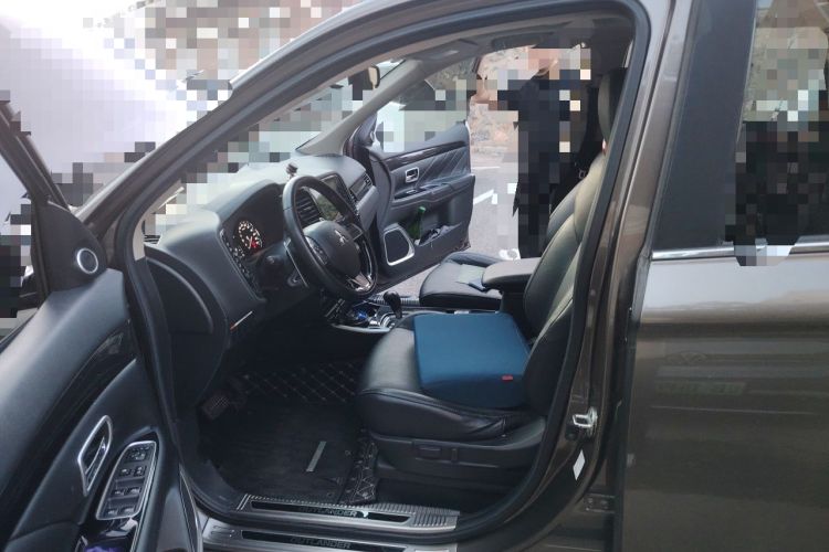 Used Mitsubishi Outlander 2019 2.4L 4x4 Zhi Xiang Edition 5 Seats China V Emission Standard Left Front Seat