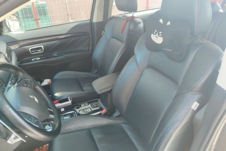 Used Mitsubishi Outlander 2019 2.4L 4x4 Zhi Xiang Edition 7 Seats China V Emission Standard Left Front Seat